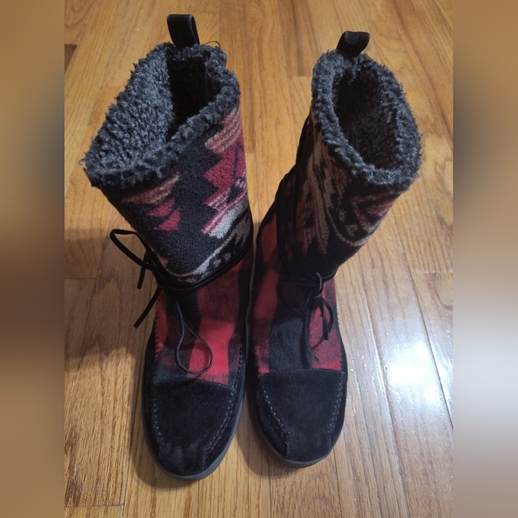 Madden Girl plaid tribal mocassin boots, women's size 8, red, black, gray, tan - Picture 12 of 12
